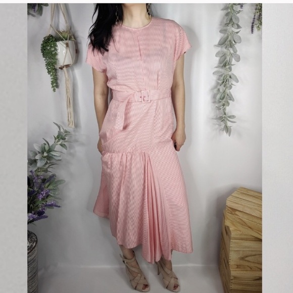 Beautiful new dress - Picture 2 of 8